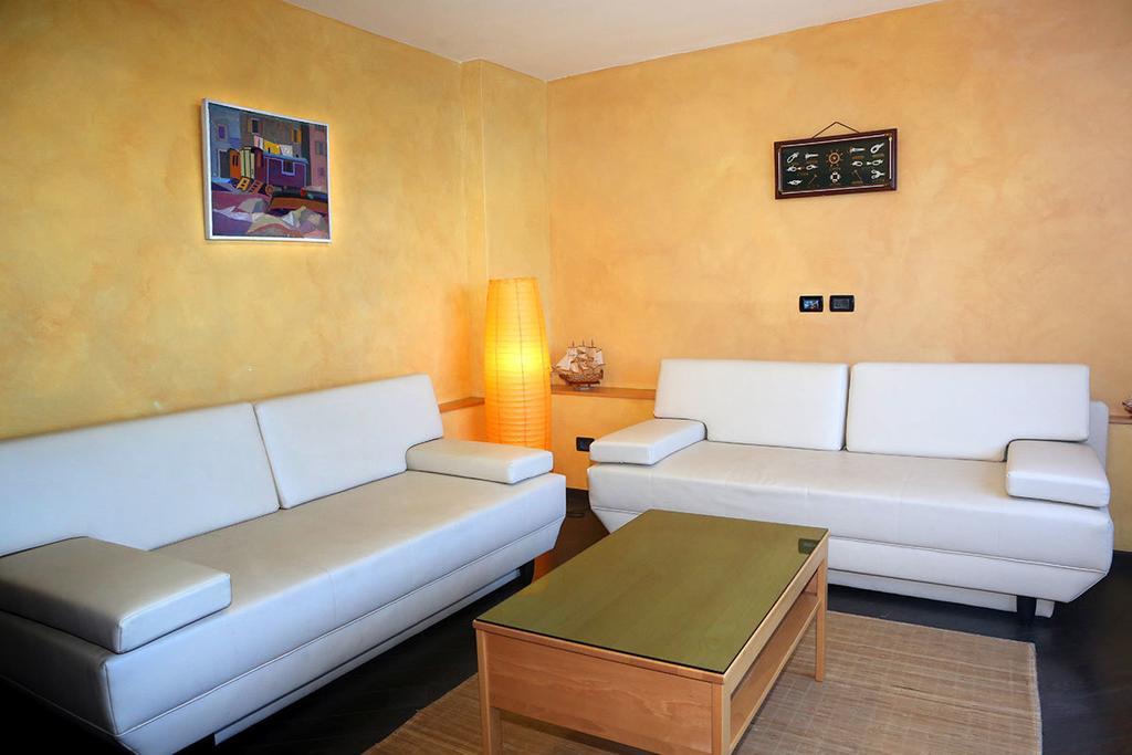 Apartments Ana City โรวีน ภายนอก รูปภาพ